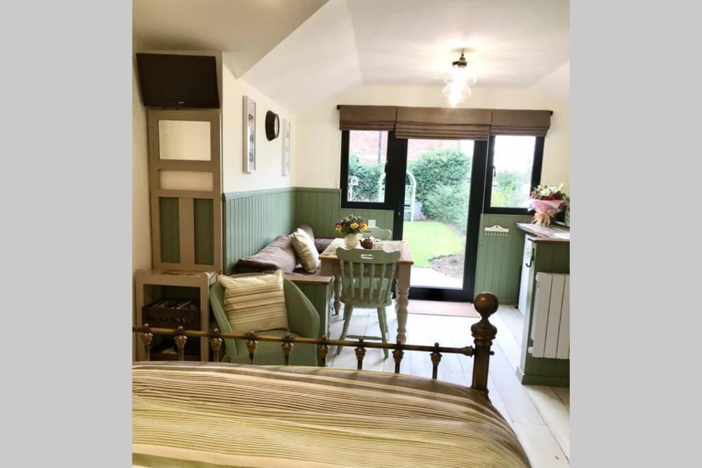 Melford Allotment Shed-Vintage Lodge Suffolk ลองเมลฟอร์ด ภายนอก รูปภาพ