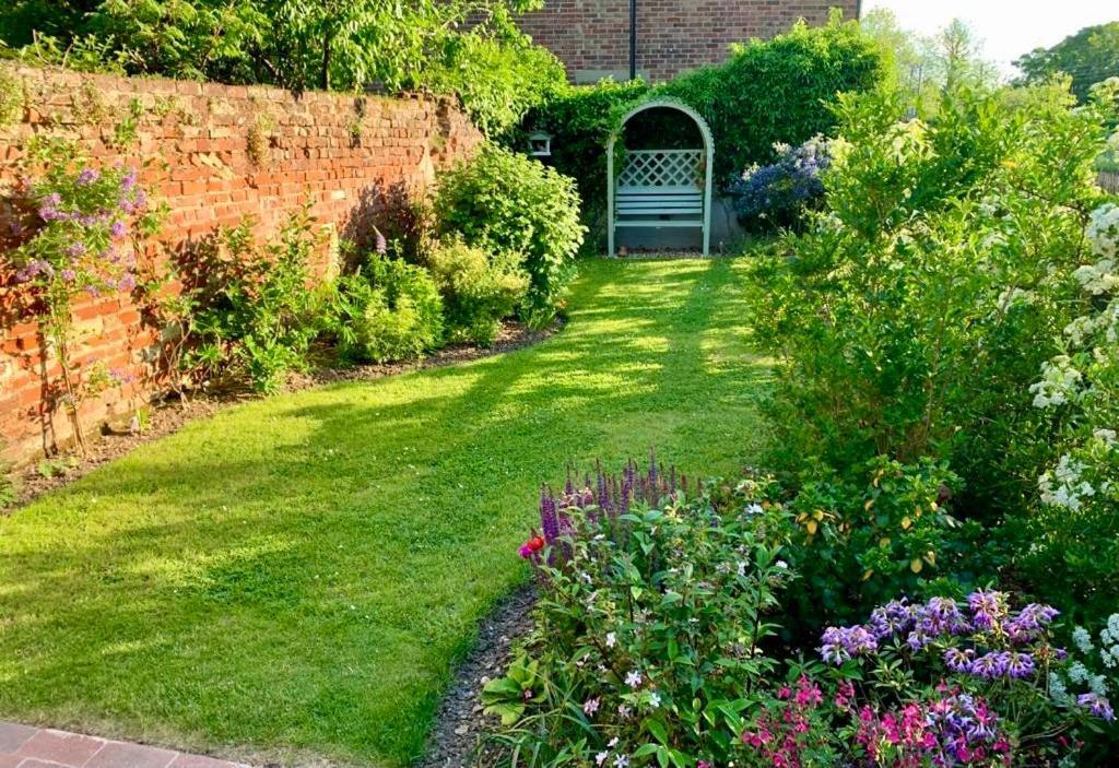 Melford Allotment Shed-Vintage Lodge Suffolk ลองเมลฟอร์ด ภายนอก รูปภาพ